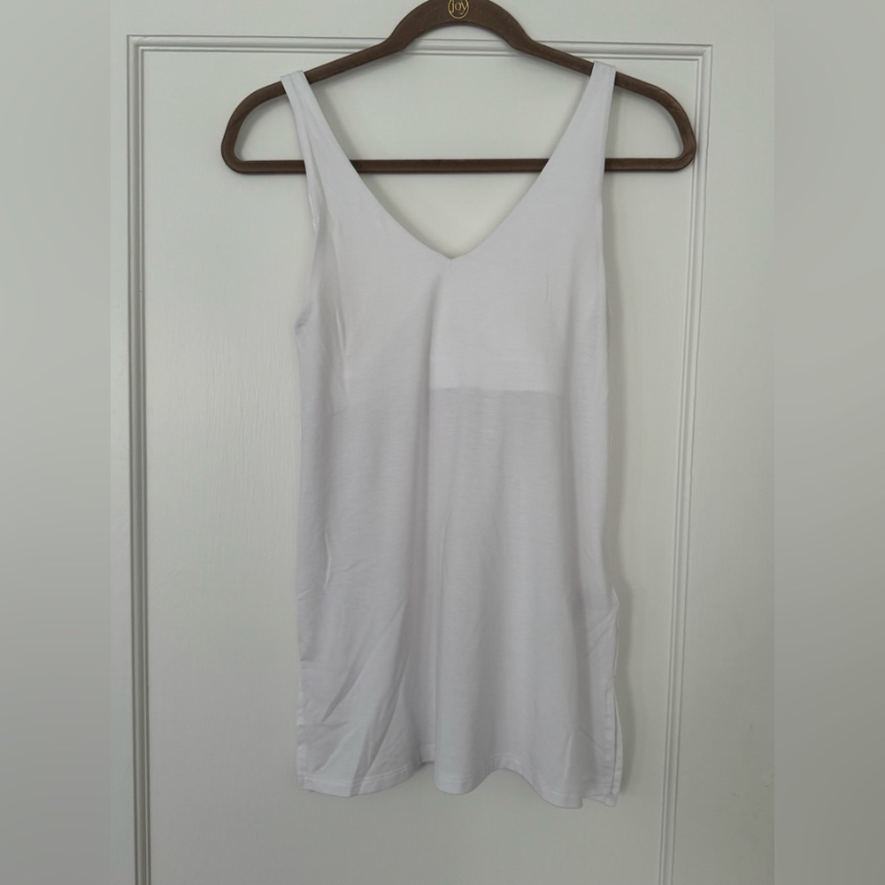 Athleta Cream V-Neck Sleeveless Top